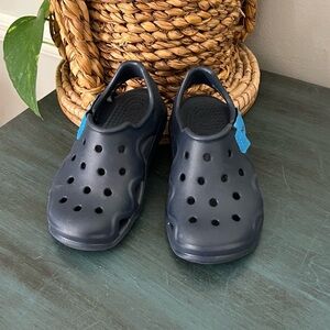 CROCS kids C10 Blue/navy with accent strap